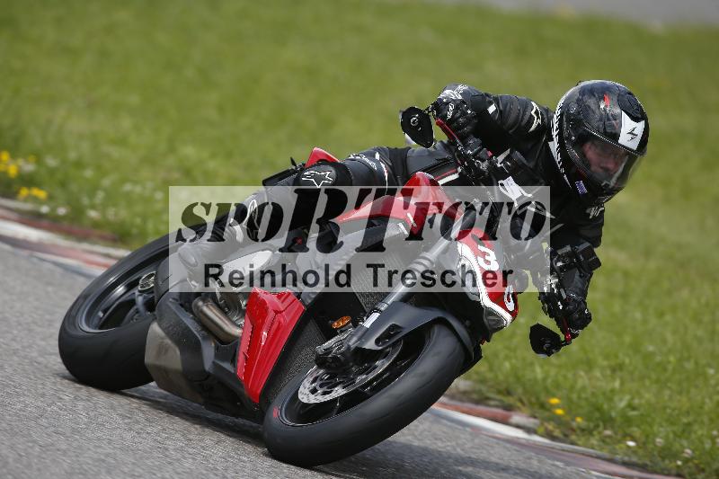 /Archiv-2024/29 12.06.2024 MOTO.CH Track Day ADR/Gruppe blau/35